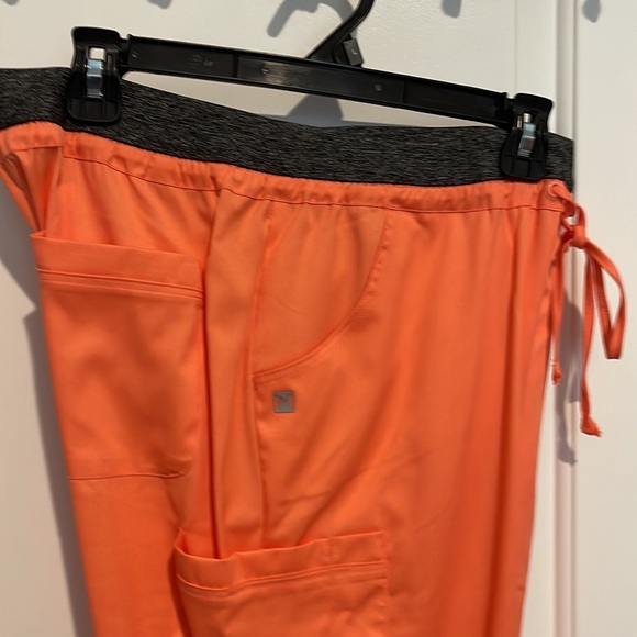 NEVERWORN Matrix Woman’s Jogger Set - Picture 8 of 10